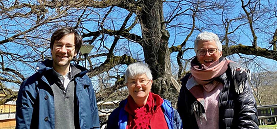 group picture of Christophe Dessimoz, Marie-Claude Blatter and Monique Zahn with tree in background